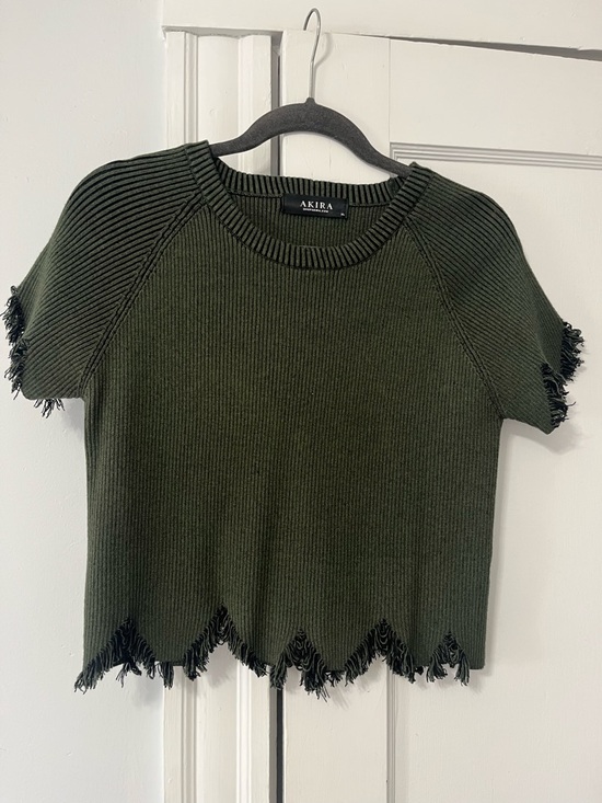 AKIRA Tops - AKIRA Olive Green Short Sleeve Fringe Hem Knit Top